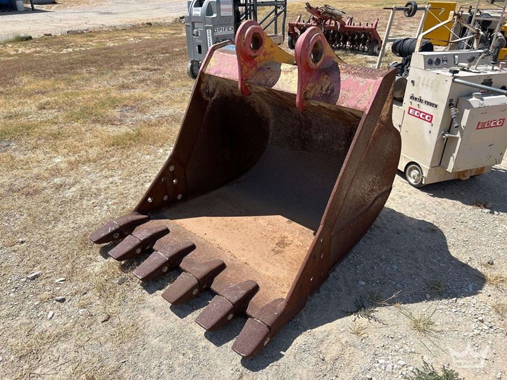 john-deere-45in.-bucket-excavator-attachment-image-2