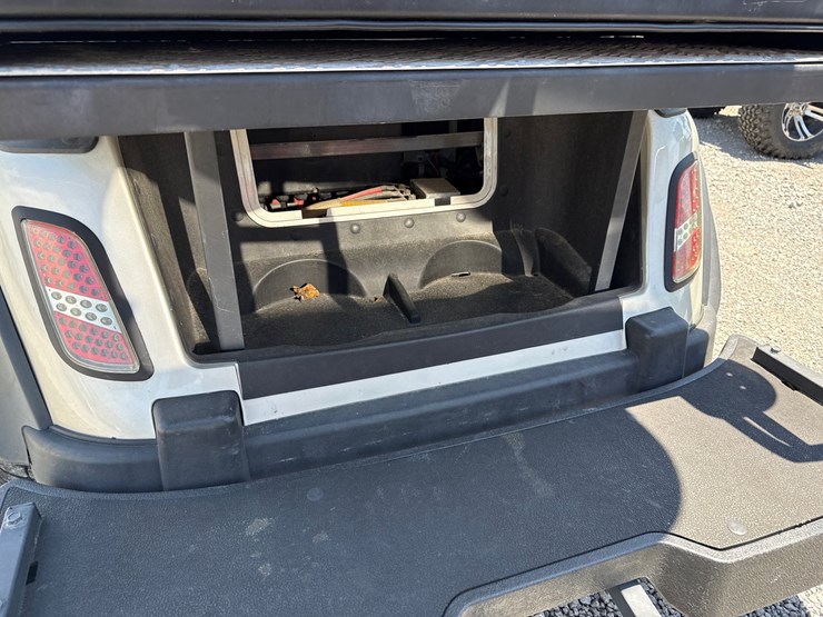 #190-•-star-ev-6-passenger-golf-cart-image-10