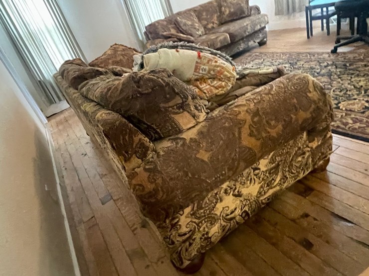 #6256-•-sofa-and-loveseat-image-7