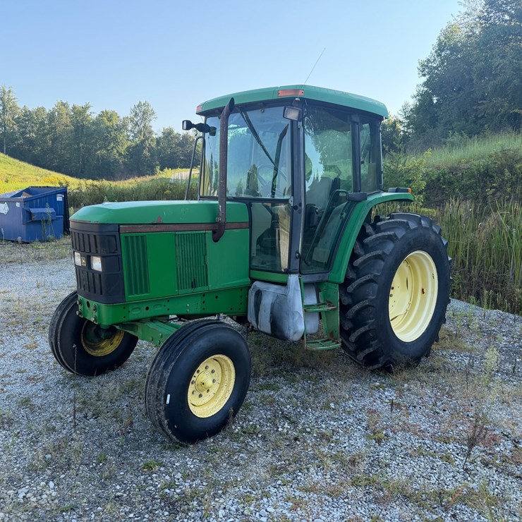 #18018 • JOHN DEERE 6405 TRACTOR