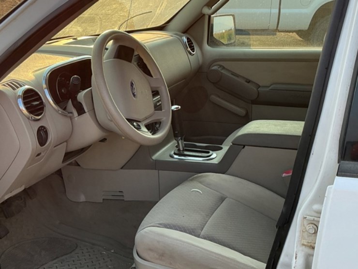 2006-ford-explorer-image-13