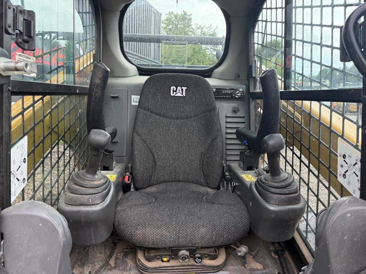 2015-caterpillar-262d-image-18