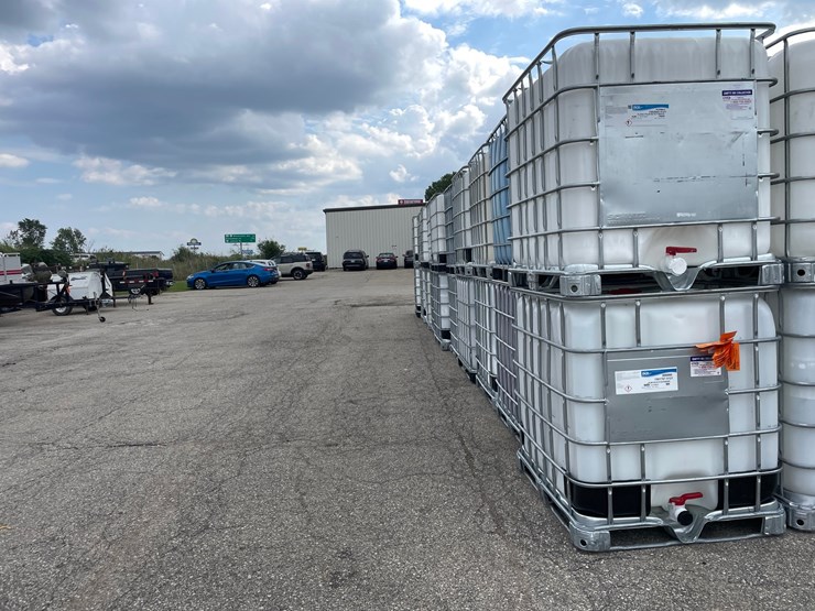 #9044-•-(2)-275-gallon-ibc-caged-totes-(of)-image-2