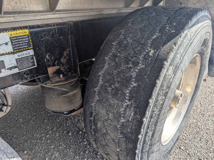 #259-•-2015-mack-gu713-granite-tri-axle-dump-truck-image-18