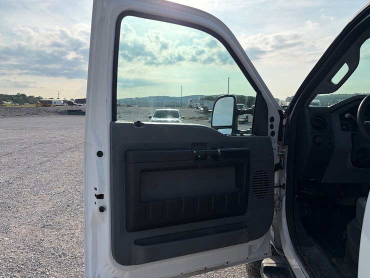 #247-•-2016-ford-xl-f-250-service-truck-image-18