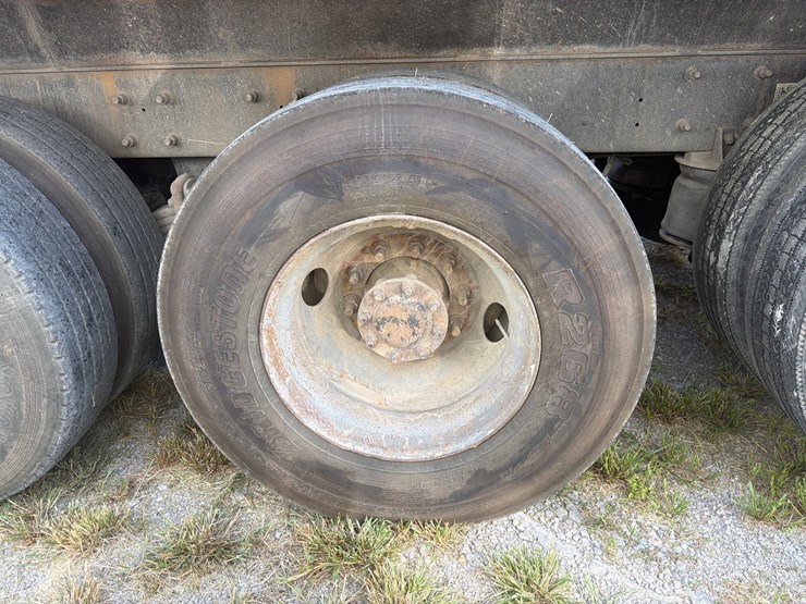 #265-•-2006-mack-cv713-granite-tri-axle-dump-truck-image-19