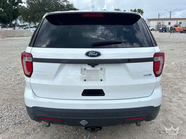 2017-ford-explorer-image-24