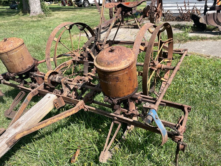 #1622-•-antique-mccormick-corn-planter-image-12