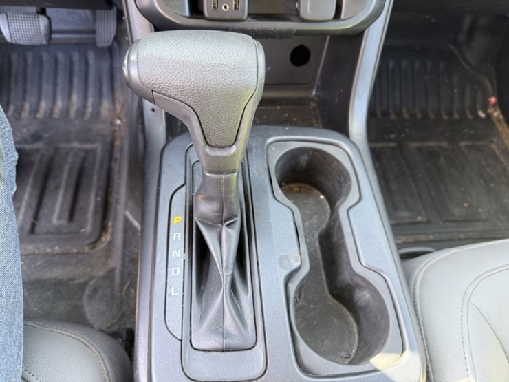 2019-chevrolet-colorado-image-21