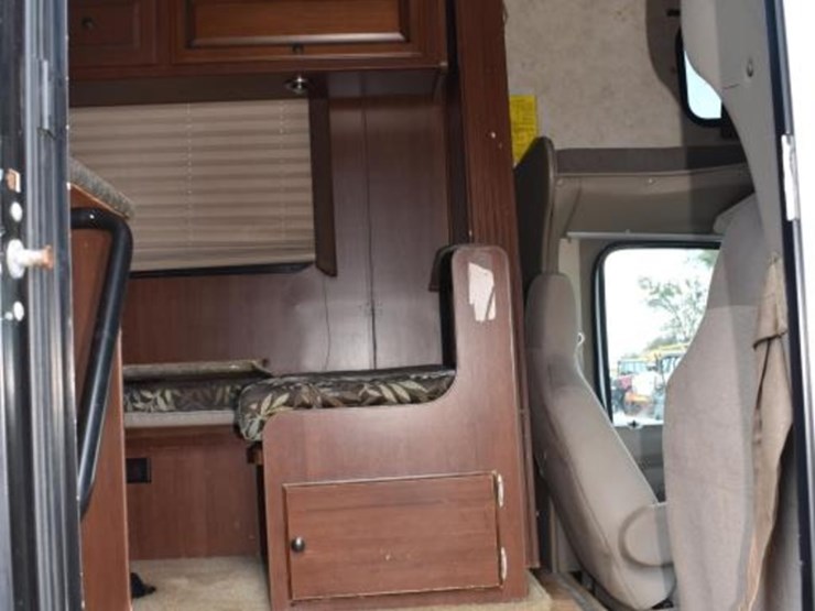 2011-ford-jamboree-sport-motorhome-(vin-#-1fdxe4fs2bdb26416)-(showing-appx-image-13