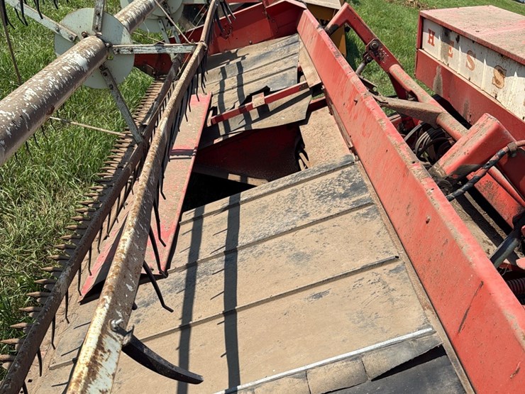 hesston-300-image-4