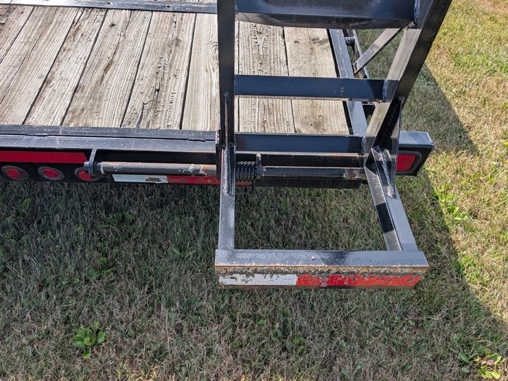 #121-•-2015-horse-creek-15-ton-trailer-(has-wi-title)-image-17