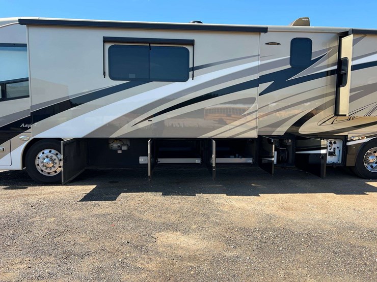 2016-entegra-coach-aspire-44b-mountain-master-luxury-diesel-pusher-motorhome-(51,192-miles)-image-17