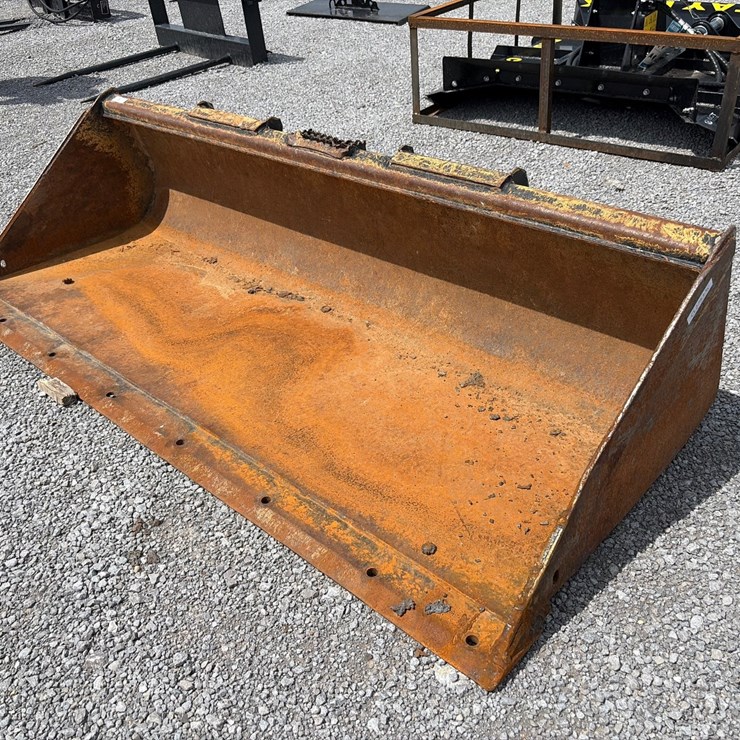 #414 • 84" JOHN DEERE SMOOTH BUCKET