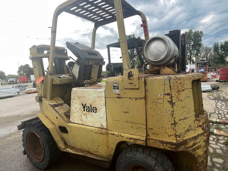#10490-•-yale-fork-lift-image-8