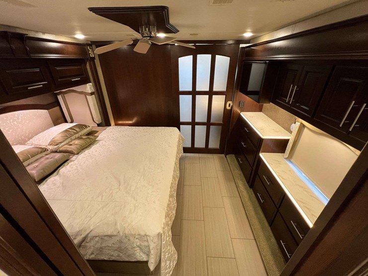 2016-entegra-coach-aspire-44b-mountain-master-luxury-diesel-pusher-motorhome-(51,192-miles)-image-127