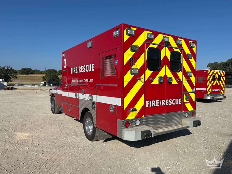 2018-dodge-3500-image-2