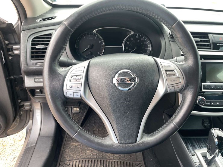 2018-nissan-altima-sl-4-door-sedan-(142,145-miles)-image-12
