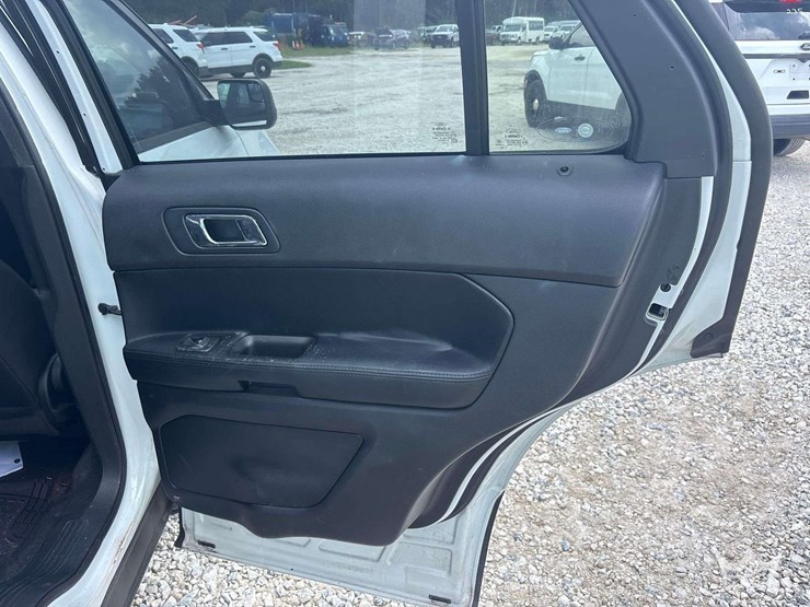 2016-ford-explorer-image-20