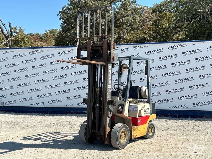 2000-nissan-pj01a18p-3,500lb.-lp-forklift-image-1