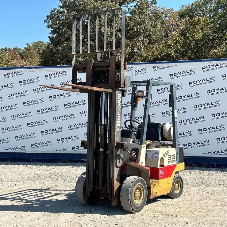 2000 Nissan PJ01A18P 3,500lb. LP Forklift