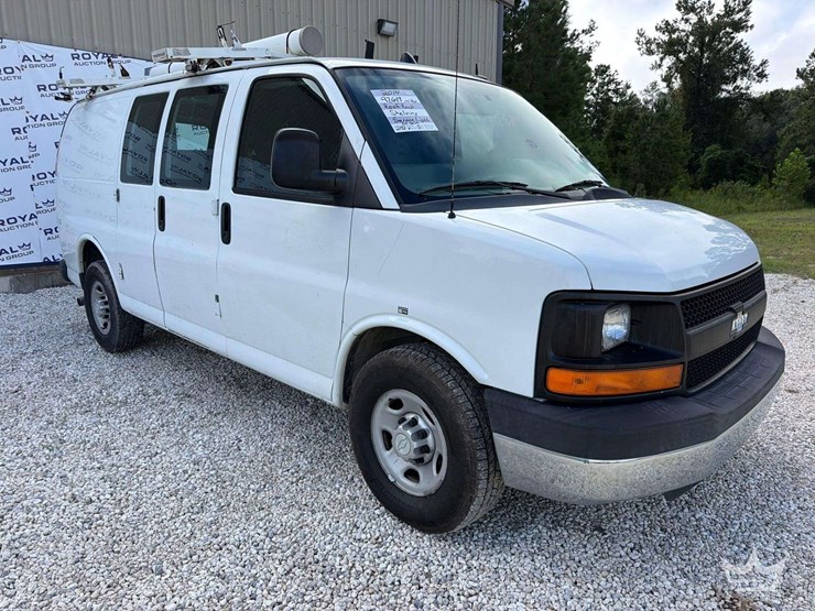 2014-chevrolet-express-g2500-image-2