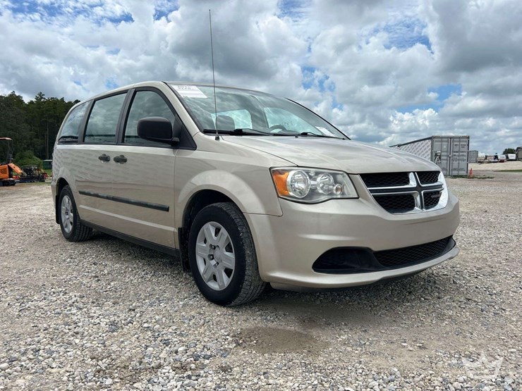 2013-dodge-caravan-image-2