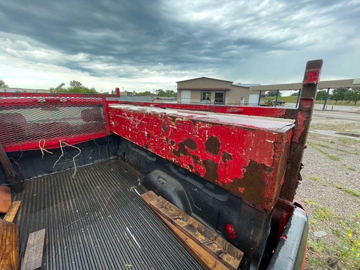 2010-gmc-2500-image-29