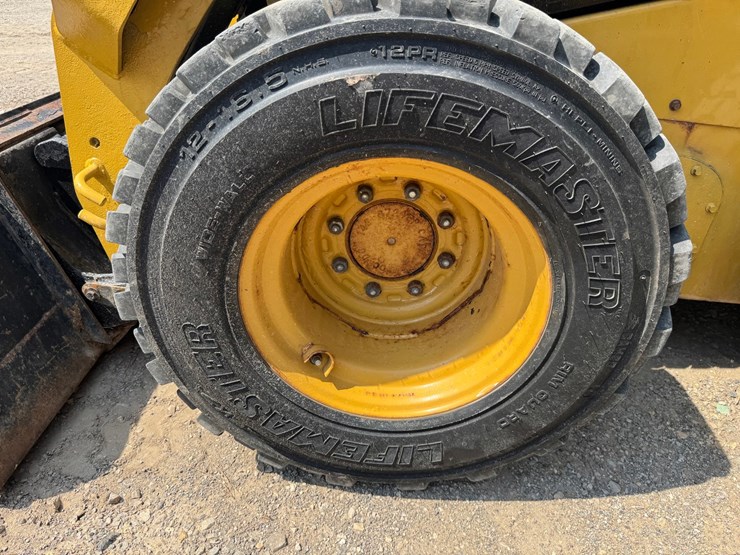 caterpillar-242d-image-50