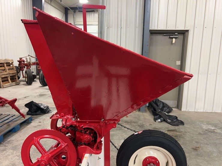 international-end-gate-seeder-image-29