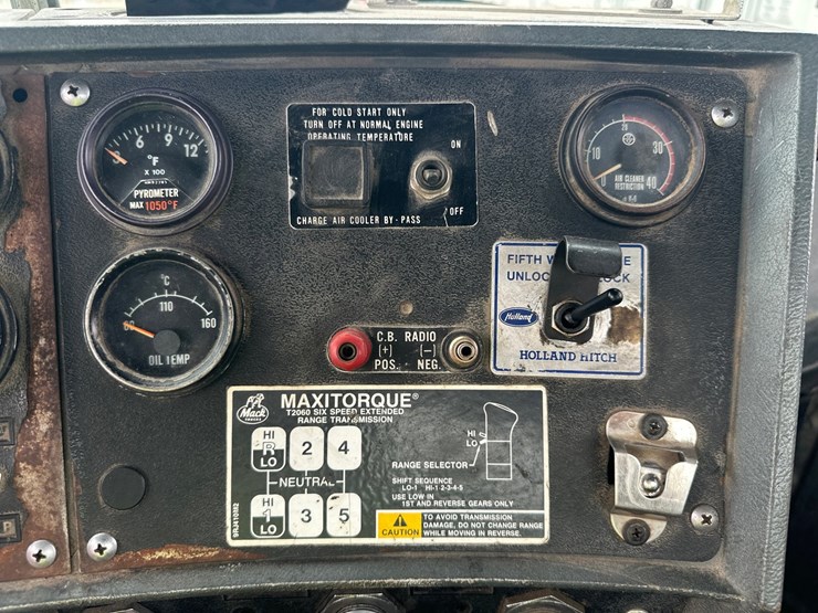 #61467-•-1991-mack-rd360s-day-cab-truck-tractor-image-40