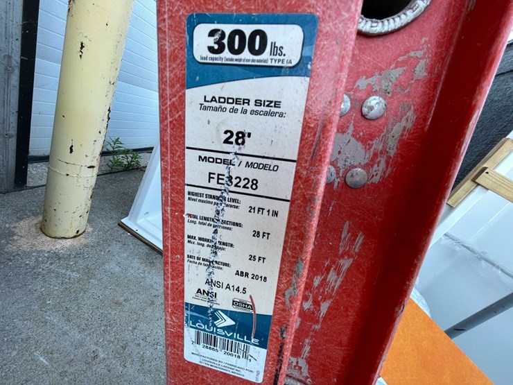 #9141-•-28'-extension-ladder-(03)-image-2