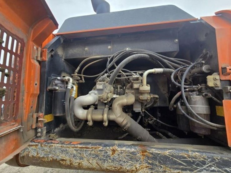 2016-hitachi-zx350-lc-image-39