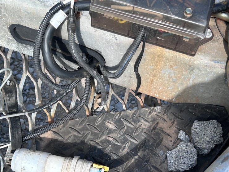 #212-•-2014-saub-pull-behind-service-trailer-image-30