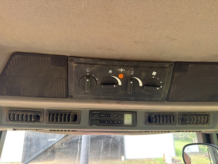 case-ih-5240-image-12
