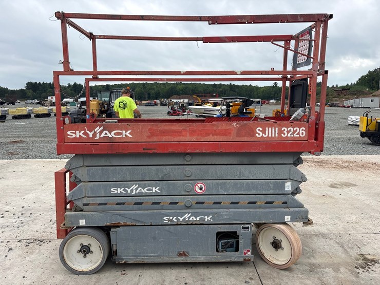 #5499-•-skyjack-sj-3226-scissors-lift-image-12