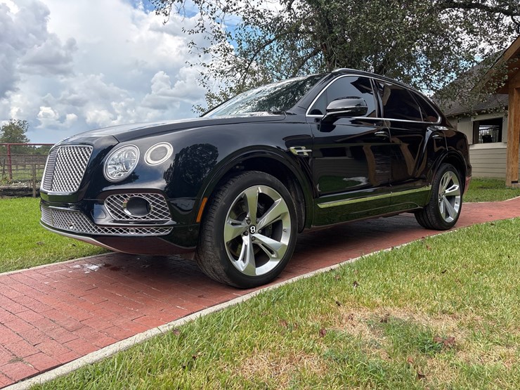 #153-•-offered-at-no-reserve-|-2018-bentley-bentayga-suv-image-3
