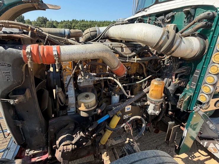 2005-peterbilt-379-image-36