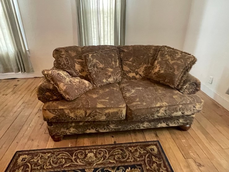 #6256-•-sofa-and-loveseat-image-8