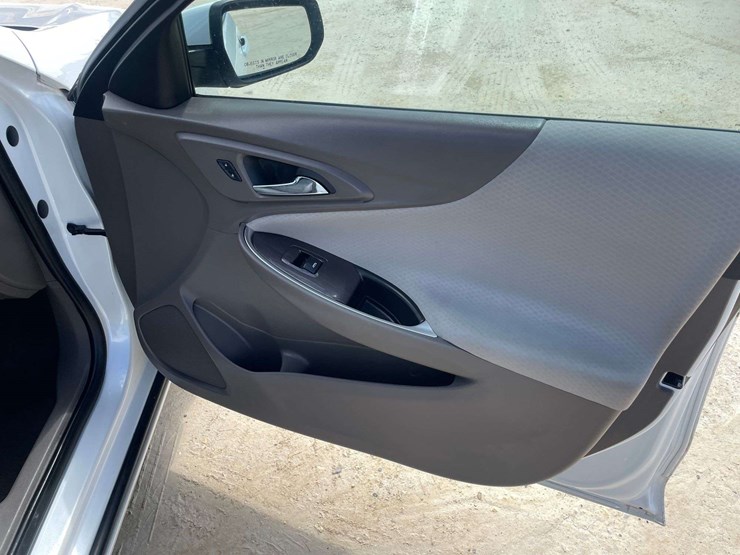 2016-chevrolet-malibu-4-door-sedan-(249,316-miles)-image-17