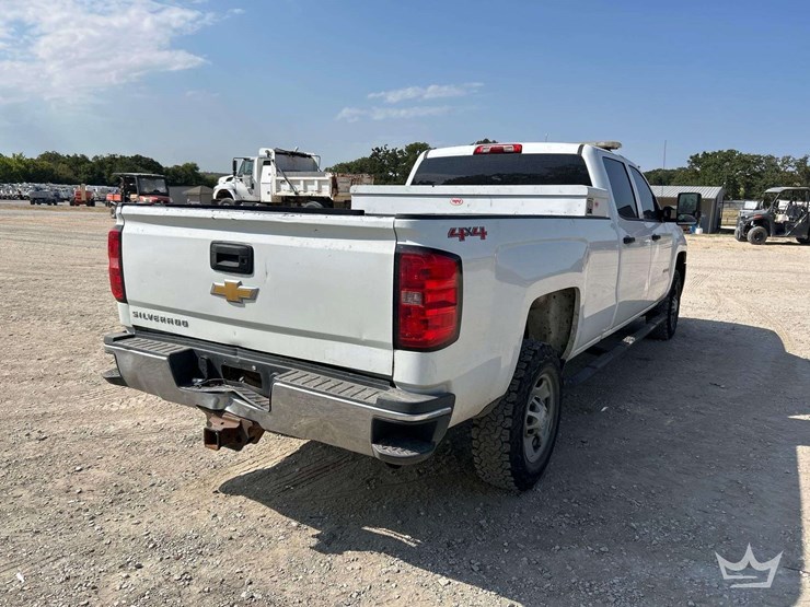 2015-chevrolet-silverado-pickup-truck-image-3