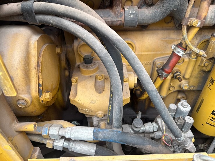 caterpillar-160m-awd-image-56