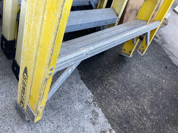 #9133-•-12'-step-ladder-(03)-image-3