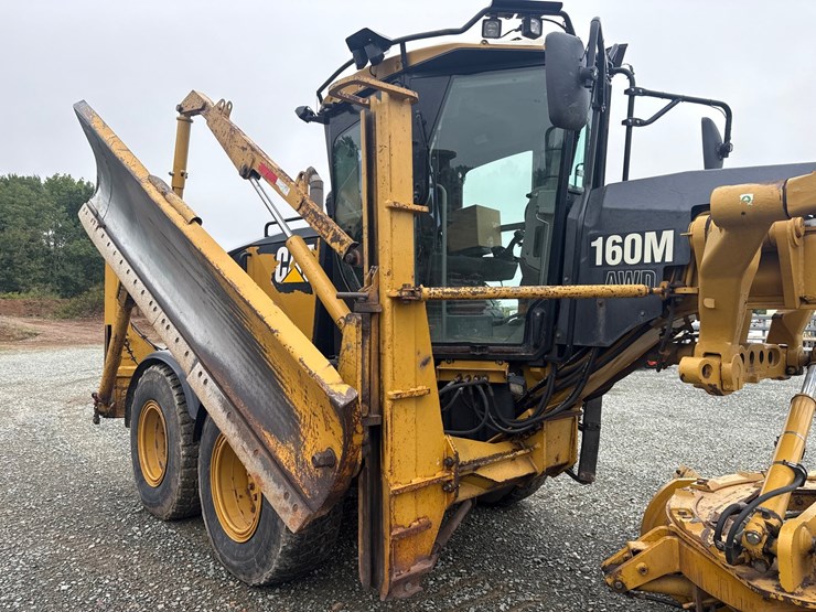 caterpillar-160m-awd-image-38