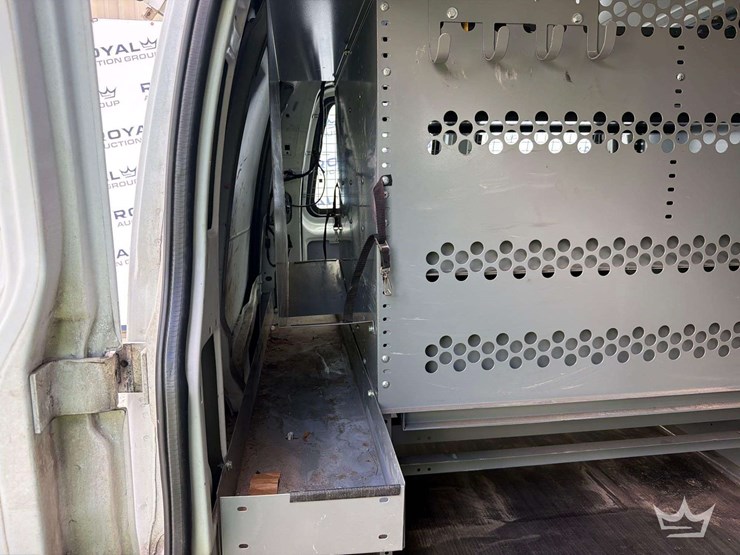 2017-chevrolet-express-2500-image-24