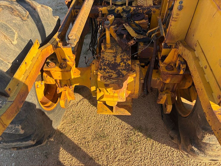 deere-410d-image-13