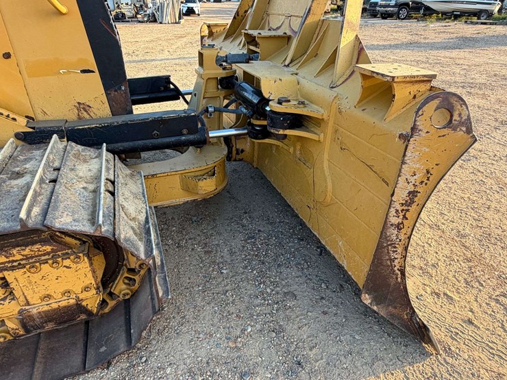 2016-caterpillar-d6k2-lgp-image-24