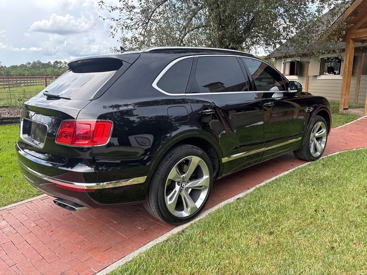 #153-•-offered-at-no-reserve-|-2018-bentley-bentayga-suv-image-5