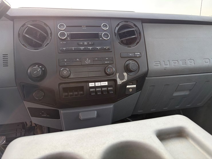 #247-•-2016-ford-xl-f-250-service-truck-image-21