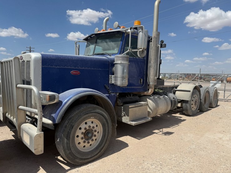 2015-peterbilt-389-image-1